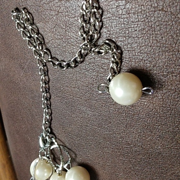 Fashion silver-tone & faux pearl necklace - Picture 7 of 7